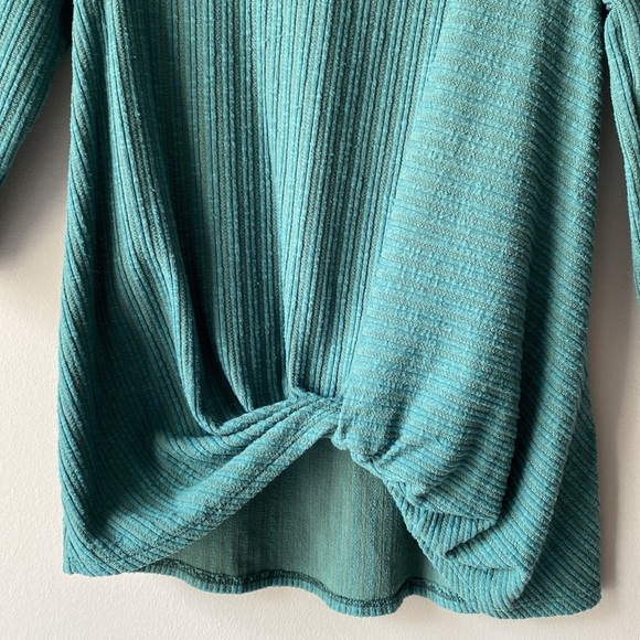 Liam & Co - twist front green sweater - Picture 7 of 10